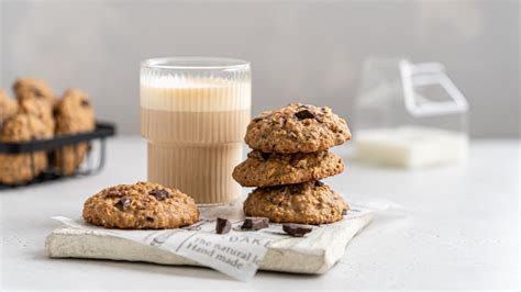 Chocolate Whey Protein Oatmeal Cookies – WMN World