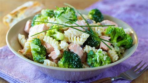 Pasta Med Laks Og Brokkoli Oppskrift fra TINE Kjøkken