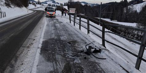 Urnäsch AR Lenkerin 34 flüchtet nach Kollision mit Röhrenzaun