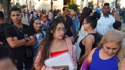 Cubanos Aliviados Tras La Reapertura Del Consulado De Eeuu En La Habana