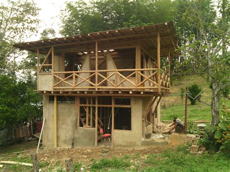 Construcción en guadua ubicado en la Vega Cundinamarca con acrílicos