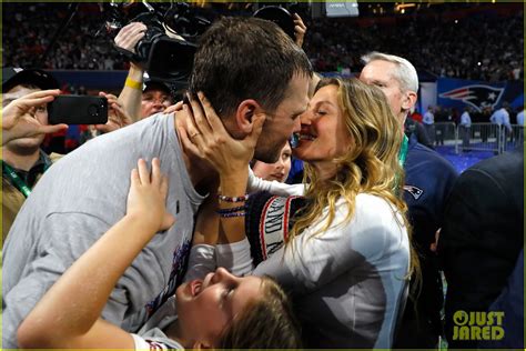 Gisele Bundchen Is Live Tweeting Super Bowl 2021 While Tom Brady Plays