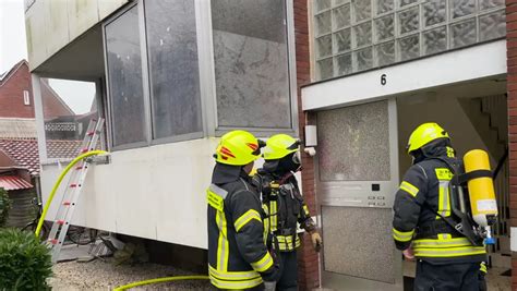 Feuerwehr R Ckt Zu Brand In Esens Aus Frau Bei Feuer In