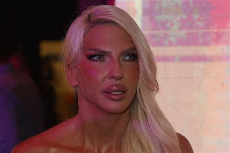 Jelena Karleuša U Crnoj Balskoj Haljini Lice U Prvom Planu Foto