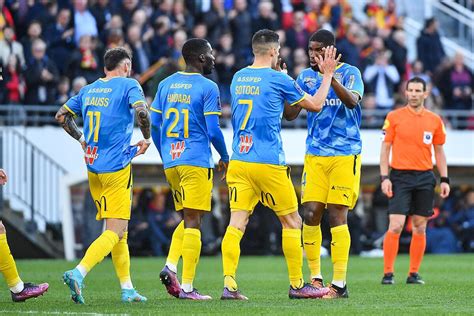 Football Ligue 1 Grâce à deux boulettes Lens régale Bollaert Foot 01