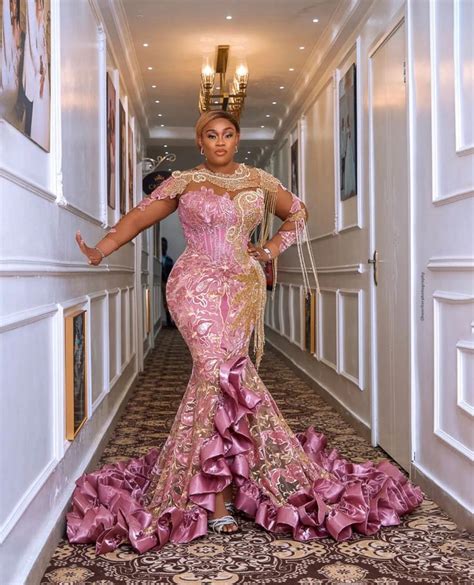 Pin Tillagd Av Trending Asoebi And African Wedd På Aso Ebi Styles Ankara