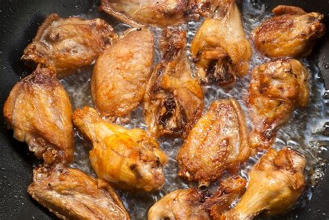 Premium Photo Cooking Fried Chicken Wings In A Pan