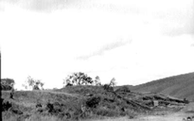 Vista de montículos en el lado oeste de la Calzada de los Muertos