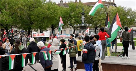 Ain Bourg en Bresse 140 personnes manifestent pour un cessez le feu à