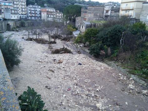 Il Maltempo Si Abbatte Su Messina Frane E Strade Allagate