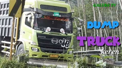 Dump Truck Melintas Di Tanjakan Extreme Truck Bergantian Lewat