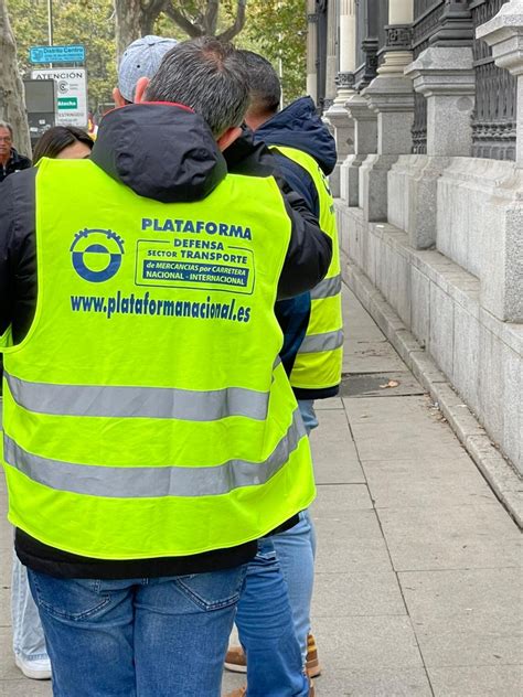 Los Transportistas En Huelga Se Movilizan En La Capital De España