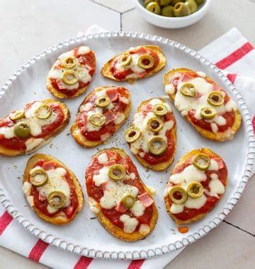 Mini Pizzas De Pommes De Terre Aux Olives Et Mozzarella