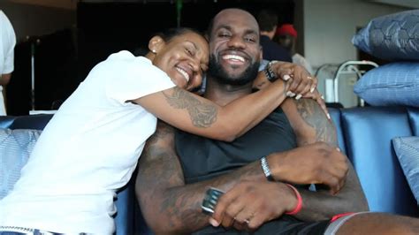 Lebron Apologizes To His Mother For Telling Her To Tone It Down During His Aau Games The Ball Zone