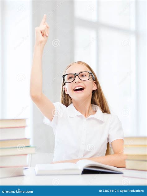 Menina Do Estudante Que Estuda Na Escola Foto De Stock Imagem De