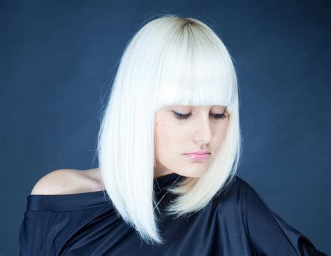 The 18 Cutest Platinum Blonde Bobs To Try