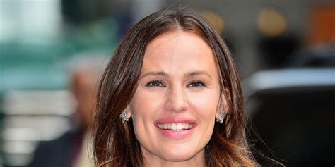 Jennifer Garner - Net Worth January 2023, Salary, Age, Siblings, Bio ...