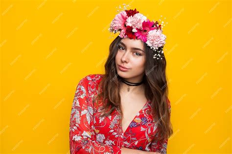 Premium Photo Brunette Girl Wearing Flower Crown