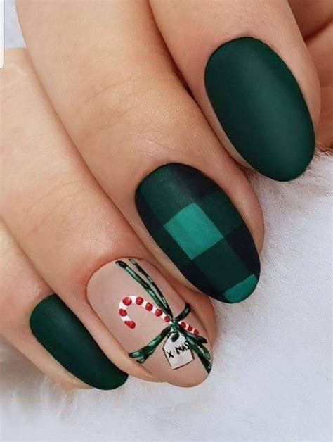 25 Nail Art Designs For Winter That Aren T Tacky Anna Elizabeth