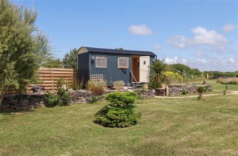 Holiday Cottages in Cornwall & Last-Minute Cornwall Holidays