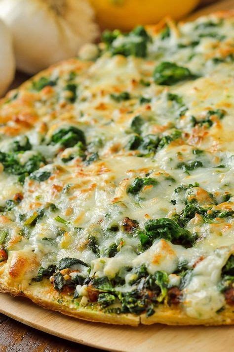 Easy Spinach Alfredo Pizza Recipe Main Dish Recipes In 2019 Spinach Pizza Crispy Pizza