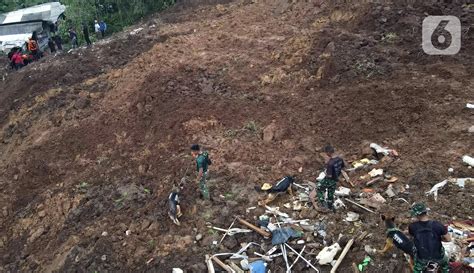 Pencarian Puluhan Korban Longsor Cijendil Usai Gempa Guncang Cianjur