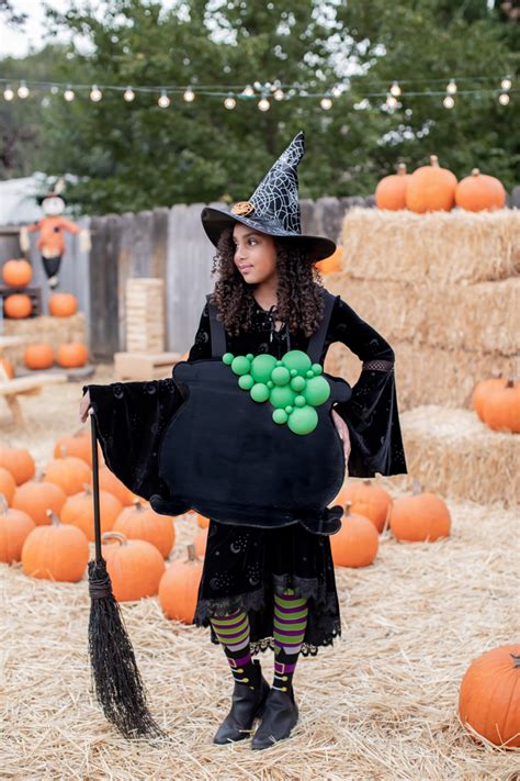 Cauldron Boxtume Using Amazon Prime Box A Pumpkin And A Princess