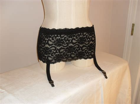 Garter Belt Retro Style In Black Stretch Lace