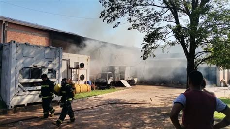 Incendio De Gran Magnitud En Luque Ancho Perfil Abc Color