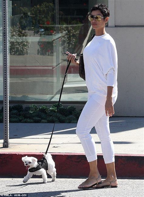 Nicole Murphy Flaunts Her Svelte Frame In Derriere Hugging White Jeans Nicole Murphy Sporty