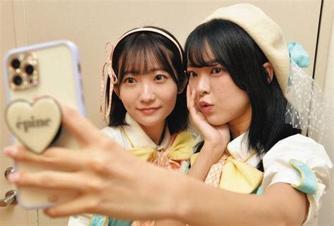 〈ゼロからのナゴヤアイドル学〉stage21 番外編「自撮りのこつは？」 「osu」の2人に聞く 手を添え映える小顔に：中日新聞web