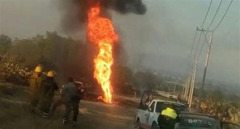 Se Incendia Toma Clandestina Sobre Ducto De Pemex En Axapusco Edomex