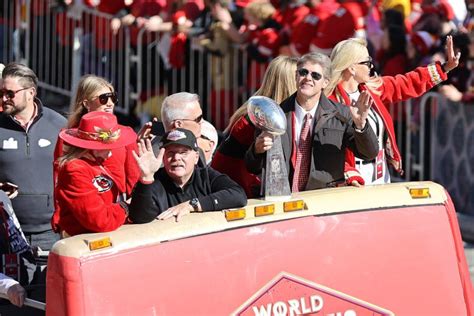 Photos show Kansas City Chiefs Super Bowl parade go from celebration to ...