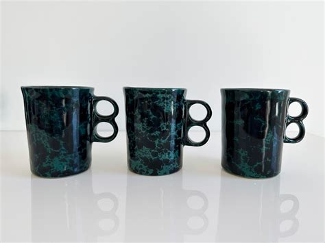 Set Of Bennington Potters Trigger Mugs Black On Green Marbled Glaze