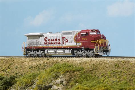 Atlas N scale GE Dash 8-40CW | ModelRailroader.com