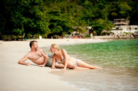 Trio Sur La Plage Photo Stock Image Du Bikini Hommes