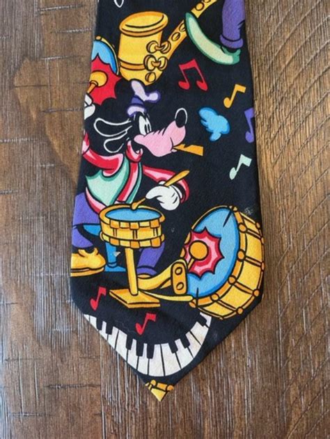 Balancine Inc Disney Goofy Playing Musical Instrument Gem