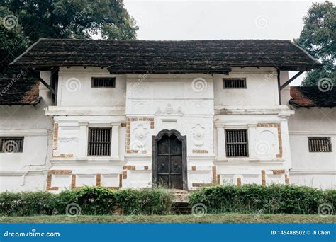 Exterior of Temple of the Tooth in Kandy Editorial Photography - Image ...