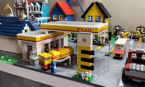 Lego Shell Gas Station Moc Custom Lego Petrol Station Usin Flickr