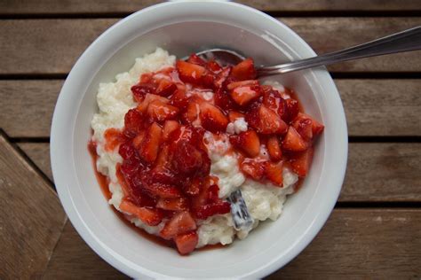 Ganz einfache Küche Vanille Milchreis mit marinierten Erdbeeren