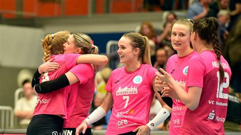 Hessen Volleyball Vc Wiesbaden Jubelt Trotz Playoff Aus Tagesschau De