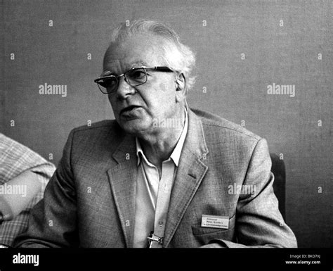 Mitchell, Peter Dennis, * 29.9.1920, English biochemist, half length Stock Photo - Alamy