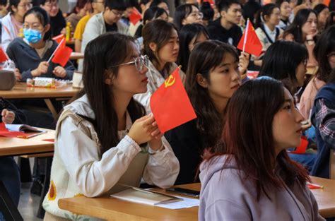 【学习二十大 奋进新征程】人文学院组织团员青年集中收听收看党的二十大开幕盛况 人文学院