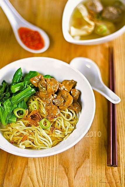 Mie ayam jamur - indonesian chicken mushroom noodle - Recipe Petitchef