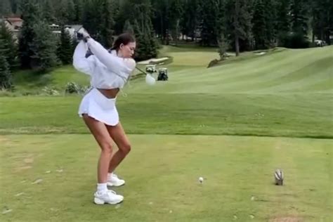 This video of Paulina Gretzky's updated golf swing has the Internet in ...