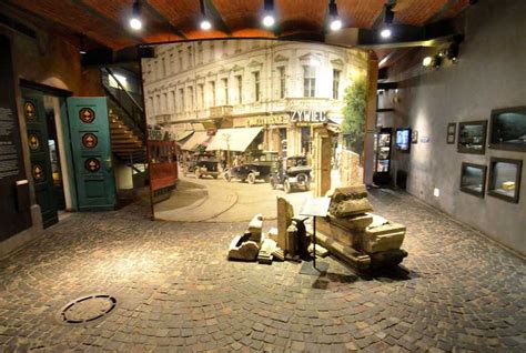 Warsaw: Old Town Tour With Royal Castle and Uprising Museum | GetYourGuide