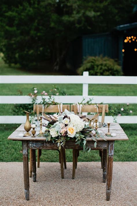 25 Sweetheart Table Ideas You Ll Fall Head Over Heels For Sweetheart Table Flowers Sweetheart