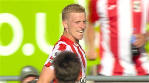 Watch Null Clip Mee Extends Brentford Lead V Man United To 3 0 NBC