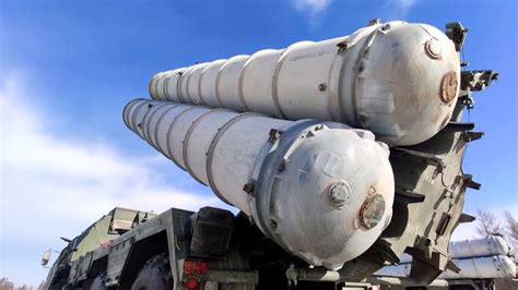 Muy cerca del sistema ruso de defensa antiaérea S 400 Video Russia