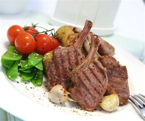 Lamb Cutlets With Yoghurt Mint And Cucumber Sauce Healthy Food Guide